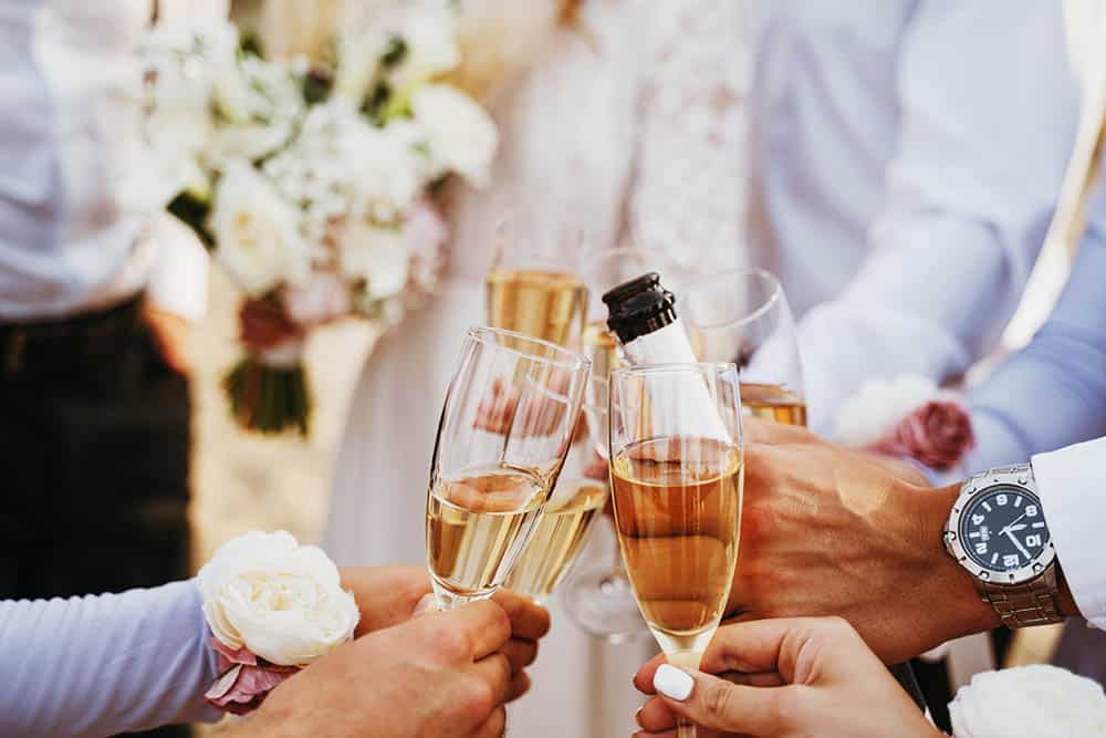 Raise a Glass to the Perfect Wedding: Unleash the Magic of Memorable Cocktails and Beverages!